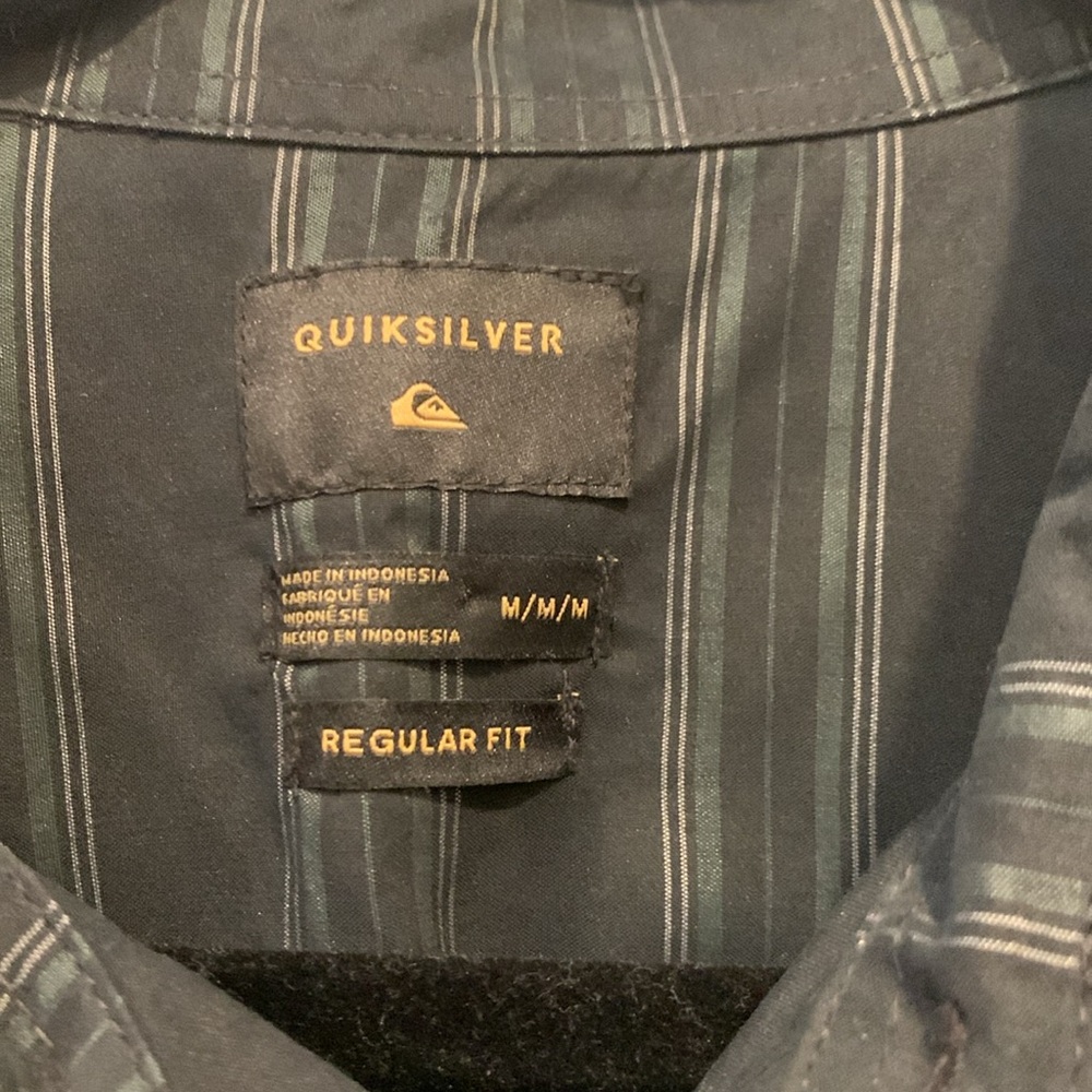 Quicksilver Men’s Button Down Size M - image 2